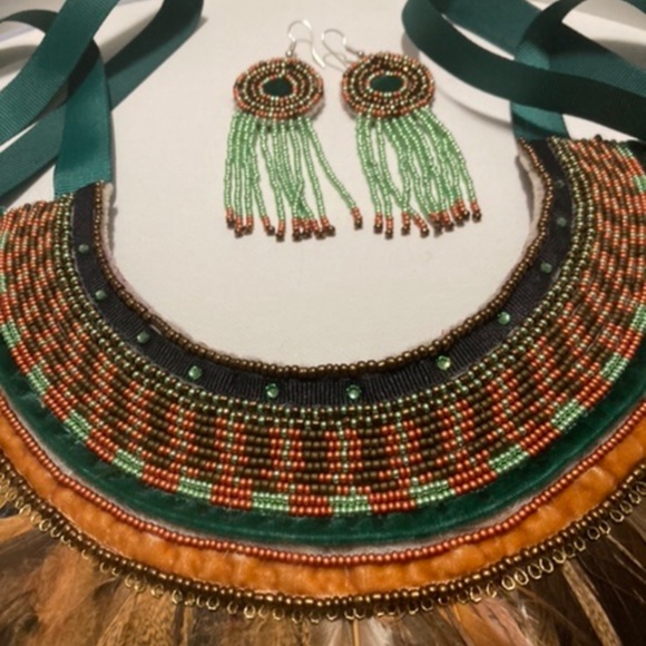 Unique copper and green handcrafted bib necklace with earrings - Picture 3 of 5